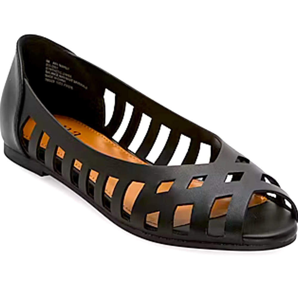 Cut out, peep toe flats
